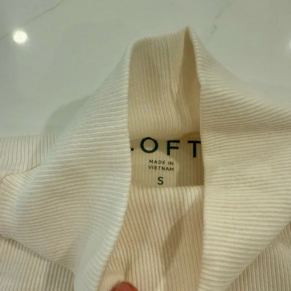 NWT LOFT Ribbed Mock Neck Sweater Top in Cream - Picture 3 of 6